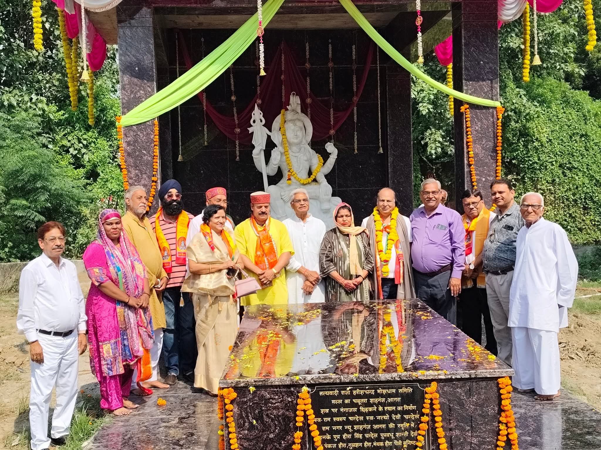 हरिश्चंद्र मोक्षधाम पर गंगा जल शिव मूर्ति का लोकापर्ण: सद्भावना और सेवा का संदेश