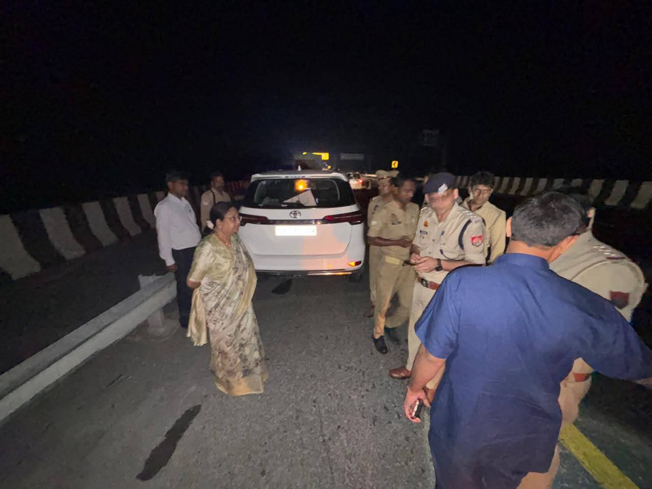 आगरा-लखनऊ एक्सप्रेसवे पर बड़ा हादसा! बाल-बाल बचीं कैबिनेट मंत्री बेबी रानी मौर्य, अनियंत्रित ट्रक से हुई टक्कर