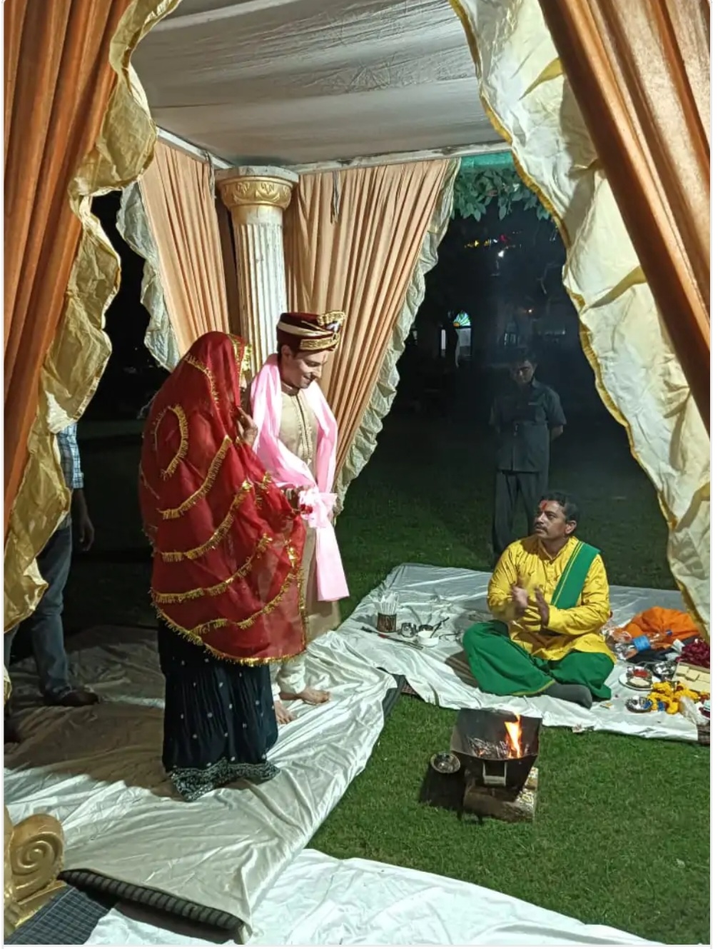 प्रेम का वैश्विक संगम: आगरा में कोलंबियाई जोड़े ने हिंदू रीति से रचाई शादी, बोले- ‘यह सिर्फ विवाह नहीं, पवित्र अनुभव है’