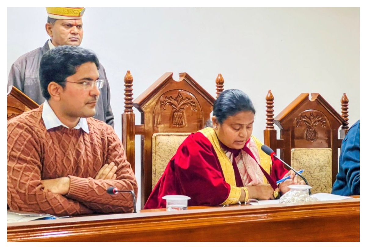 आगरा नगर निगम सदन में सड़क निर्माण में ‘घोटाले’ पर बवाल: महापौर ने दिए उच्च स्तरीय जांच के आदेश, हंगामे के बीच पास हुआ पुनरीक्षित बजट