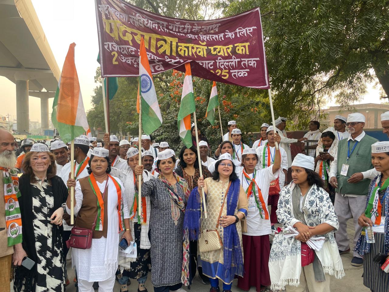 ‘विश्वगुरु नहीं, विश्व मित्र बनना है’: सर्व सेवा संघ की पदयात्रा आगरा कॉलेज पहुंची, युवाओं से बदलाव की अपील