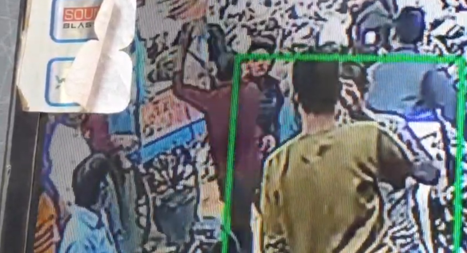 आगरा: बाइक टकराने के विवाद में दहशतगर्द गोलीबारी, शाह मार्केट में सनसनी