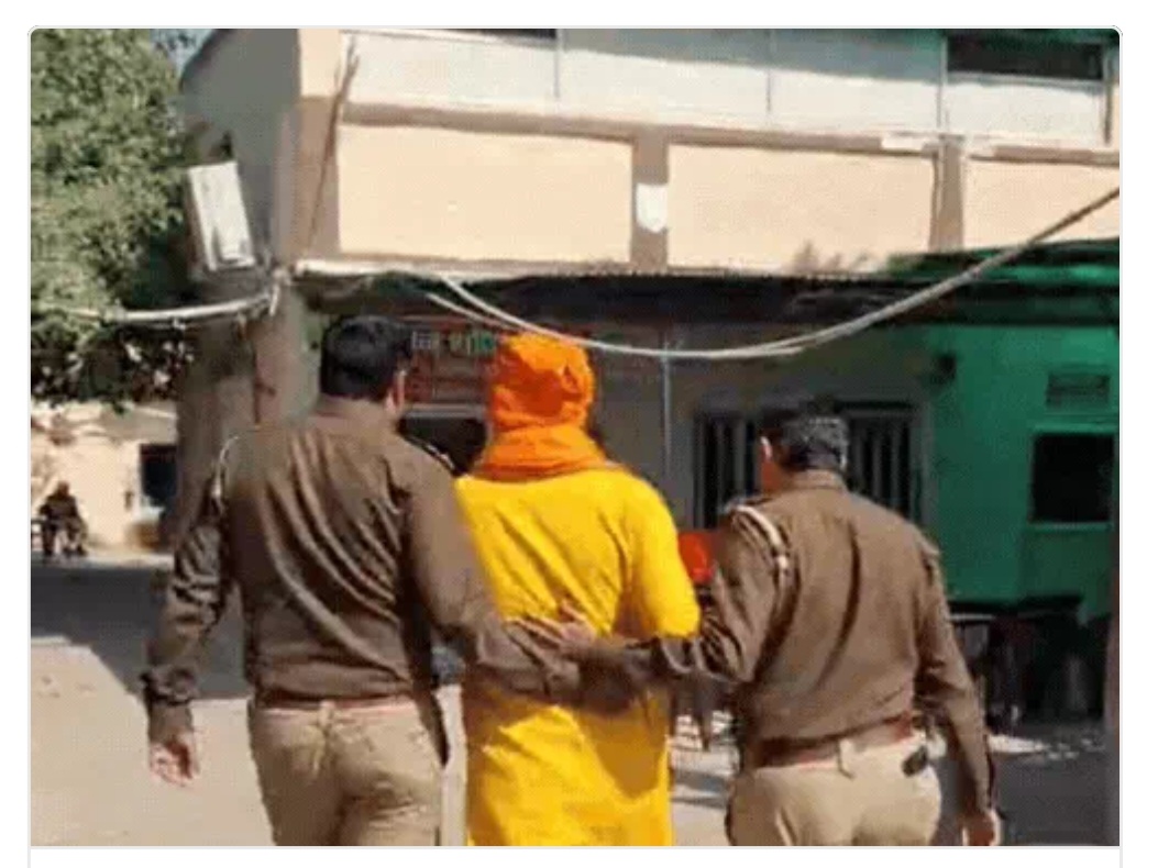 महाशिवरात्रि पर ताजमहल में ‘शुद्धिकरण’ की कोशिश: कलश में गोमूत्र लेकर पहुंचे हिंदूवादी नेता, पुलिस ने खींचकर थाने पहुँचाया