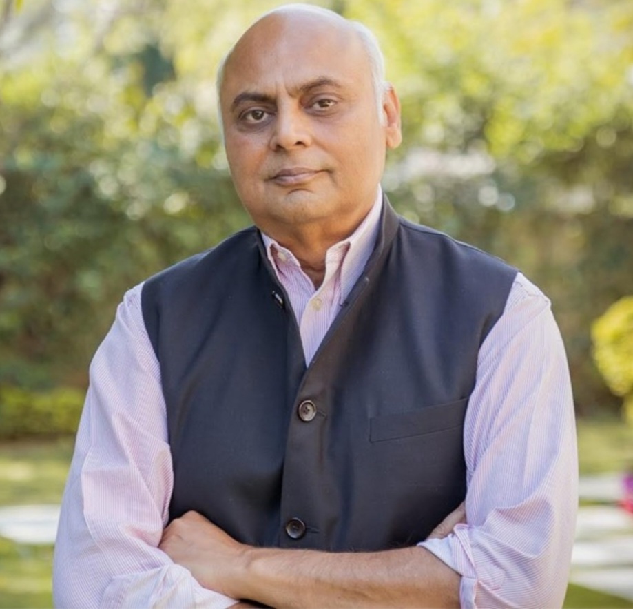 चमकती स्क्रीन छोड़ी, पर ज़मीर नहीं: पूर्व दिग्गज पत्रकार संजीव श्रीवास्तव की ‘सच्ची’ उड़ान