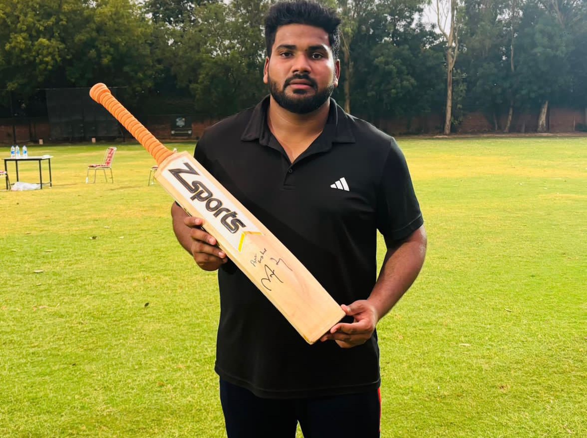 ताजनगरी के लाल अनुज सिंह का विज्जी ट्रॉफी में जलवा, नॉर्थ ज़ोन टीम में चयन से आगरा कॉलेज में जश्न