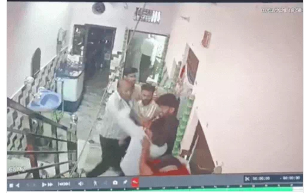 आगरा: खुशियों वाले घर में मचा कोहराम, बच्चे के नामकरण पर भिड़े पति-पत्नी; ‘सुसाइड नोट’ छोड़ पति लापता