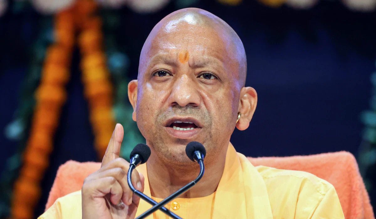 सीएम योगी का विपक्ष पर बड़ा प्रहार: बोले- ‘उन्होंने माफिया बनाए, हमने मेडिकल कॉलेज’; आगरा में विकास और सियासत की हुंकार