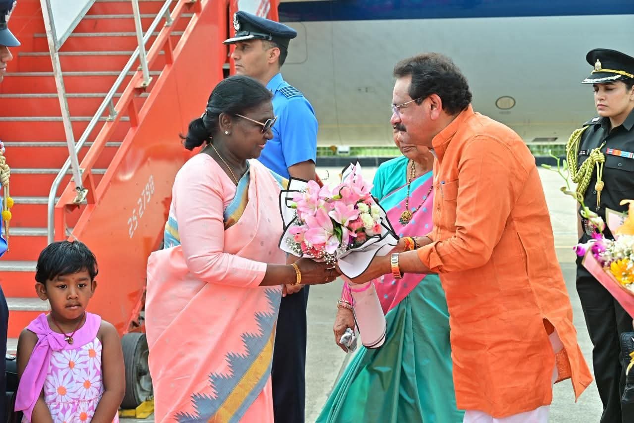 आगरा में राष्ट्रपति द्रौपदी मुर्मू का शाही स्वागत: 2026 की ‘भीम नगरी’ के लिए मिला विशेष निमंत्रण