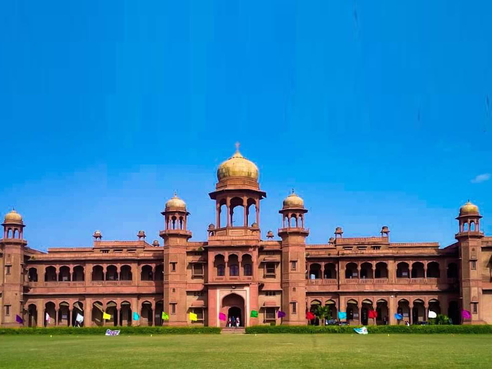 आगरा के प्रतिष्ठित कॉलेज में बड़ा फर्जीवाड़ा: 12वीं फेल महिला 14 साल तक बनी रही असिस्टेंट प्रोफेसर, अब FIR की तैयारी