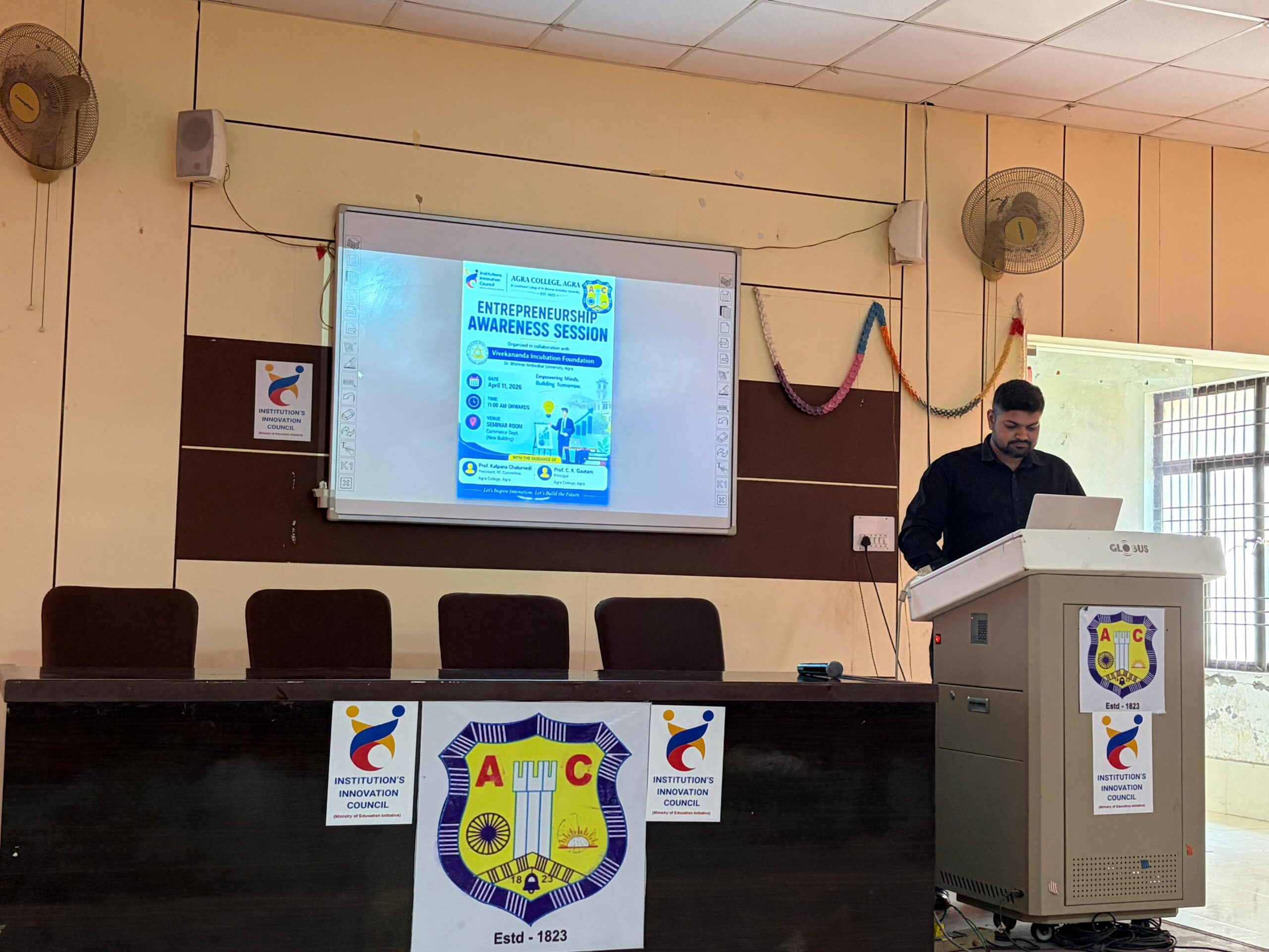 ​आगरा कॉलेज में गूंजा स्टार्टअप का मंत्र: उद्यमिता जागरूकता सत्र में छात्रों को मिले सफलता के सूत्र