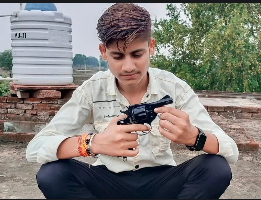 आगरा: आंखों में सिंगापुर जाने का सपना, पर पिता ने किया इनकार; 20 वर्षीय छात्र ने रिवॉल्वर से खुद को उड़ाया