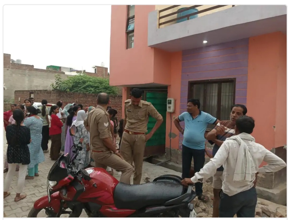 आगरा में दिनदहाड़े सनसनीखेज चोरी: सूने घर का ताला तोड़कर 10 लाख के जेवर और नकदी ले उड़े बदमाश