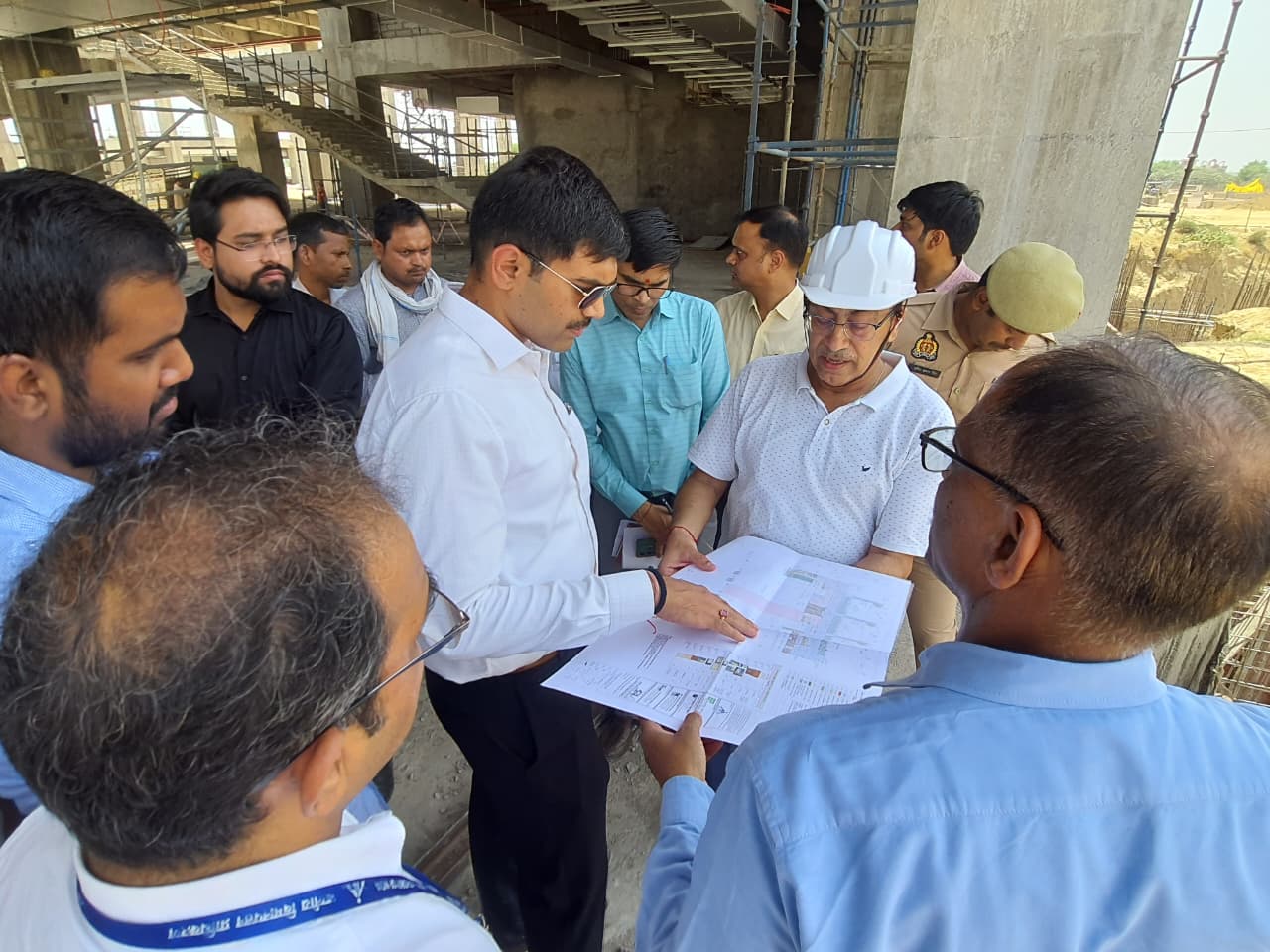 आगरा एयरपोर्ट परियोजना ने पकड़ी रफ्तार: दो-तिहाई काम पूरा, जल्द ही अंतरराष्ट्रीय स्तर की सड़कों से जुड़ेगा नया टर्मिनल