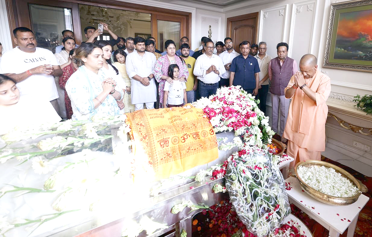 Prateek Yadav Death: अपर्णा यादव के आवास पहुंचे CM योगी, प्रतीक यादव को दी श्रद्धांजलि; कल होगा अंतिम संस्कार