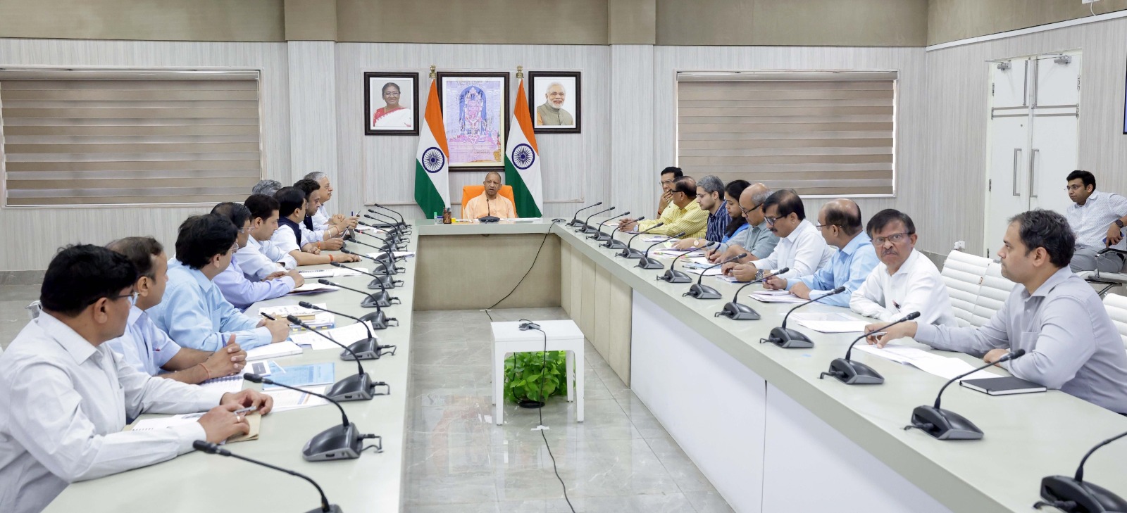 भीषण गर्मी में नहीं कटेगी बिजली! सीएम योगी का ऊर्जा विभाग को सख्त निर्देश- ‘गांव हो या शहर, 24 घंटे मिले निर्बाध सप्लाई’